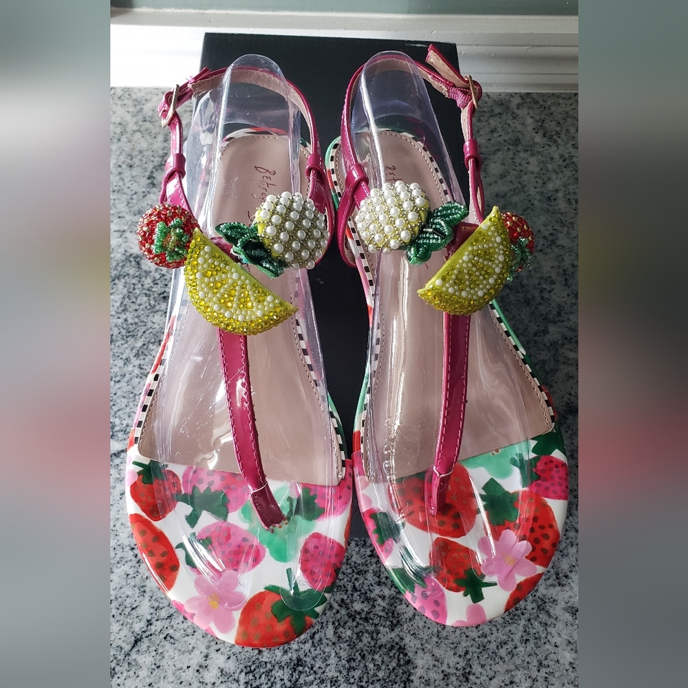 new  BETSEY JOHNSON Aniston Fruit Toe Thong Sandals 9.5